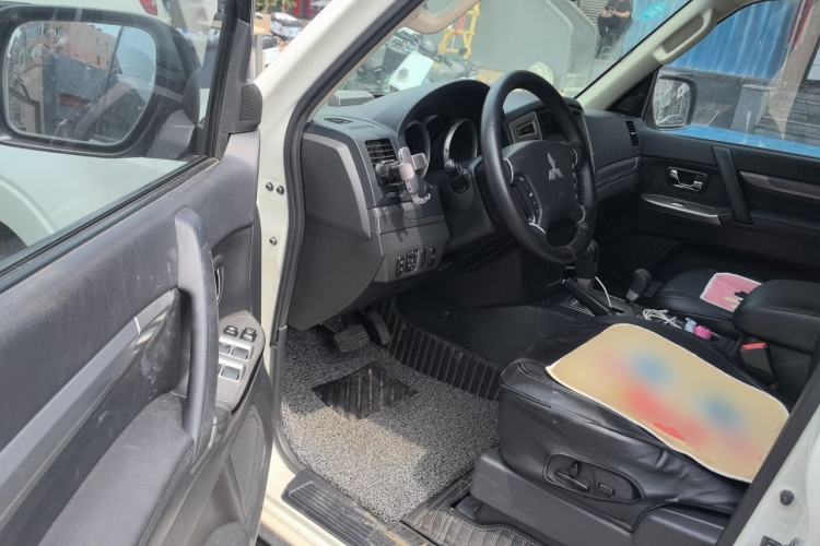 Used Mitsubishi Pajero 2016 3.0L Automatic Standard Version China V Standard Driver Seat
