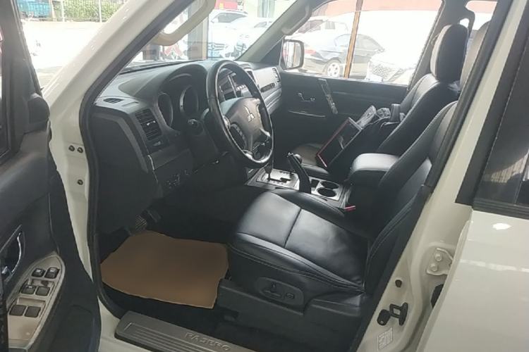 Used Mitsubishi Pajero 2016 3.0L Automatic Standard Version China V Standard Driver Seat