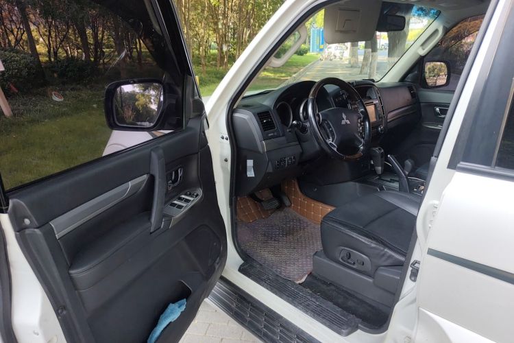 Used Mitsubishi Pajero 2016 3.0L Automatic Prestige Version China V Standard Driver Seat