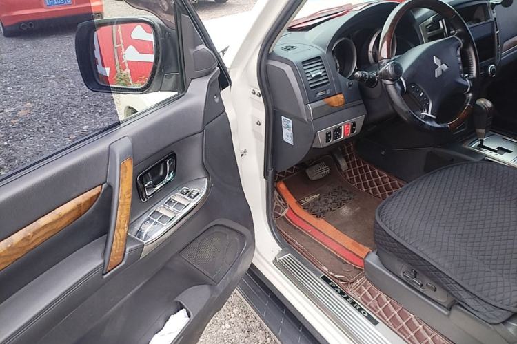 Used Mitsubishi Pajero 2016 3.0L Automatic Prestige Version China V Standard Driver Seat