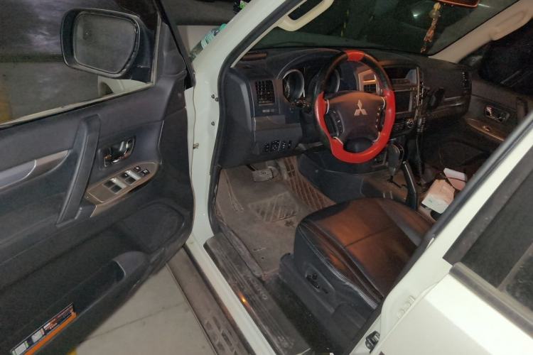 Used Mitsubishi Pajero 2016 3.0L Automatic Prestige Version China V Standard Driver Seat