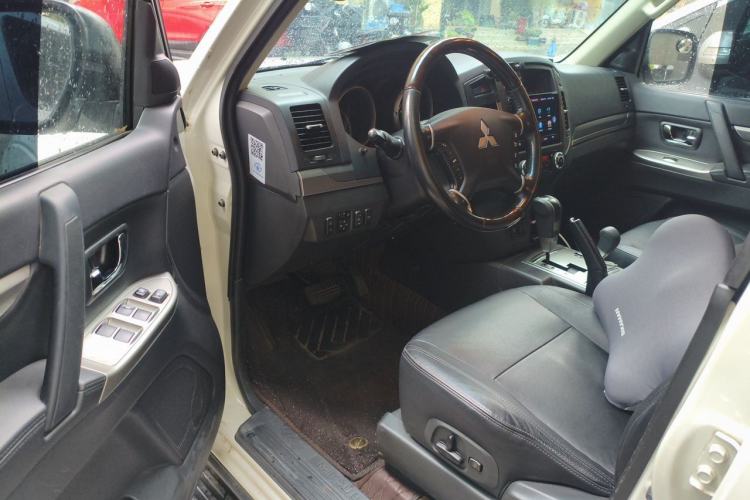 Used Mitsubishi Pajero 2016 3.0L Automatic Luxury Version China V Standard Driver Seat