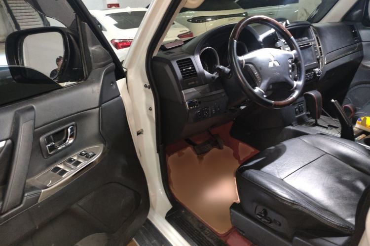 Used Mitsubishi Pajero 2016 3.0L Automatic Prestige Version China V Standard Driver Seat