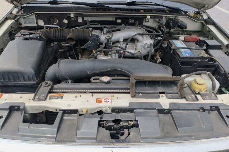 Used Mitsubishi Pajero 2016 3.0L Automatic Prestige Version China V Standard Engine Bay