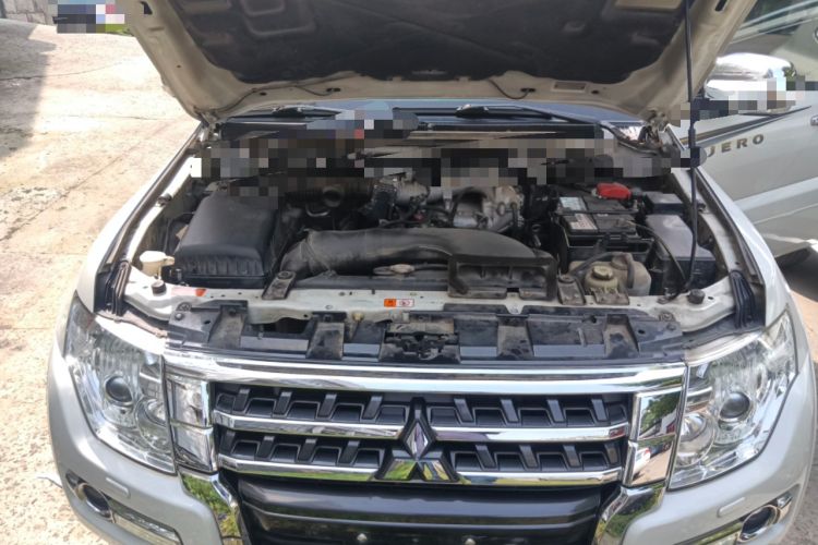 Used Mitsubishi Pajero 2016 3.0L Automatic Luxury Edition China IV Engine Bay