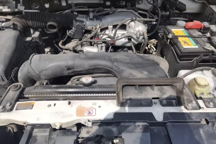 Used Mitsubishi Pajero 2016 3.0L Automatic Prestige Version China V Standard Engine Bay