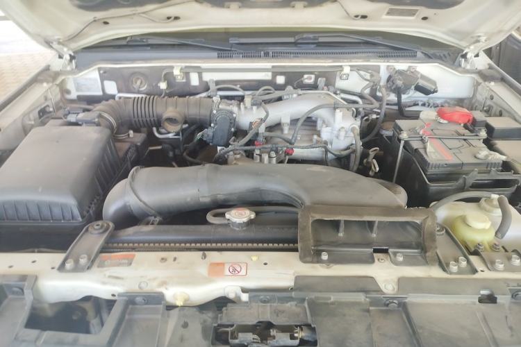 Used Mitsubishi Pajero 2016 3.0L Automatic Standard Version China IV Standard Engine Bay