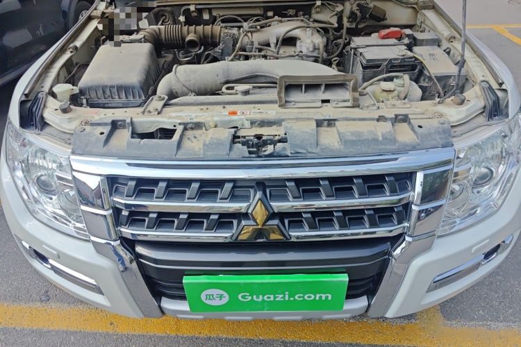 Used Mitsubishi Pajero 2016 3.0L Automatic Prestige Version China V Standard Engine Bay