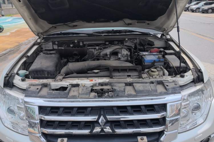 Used Mitsubishi Pajero 2016 3.0L Automatic Standard Version China V Standard Engine Bay