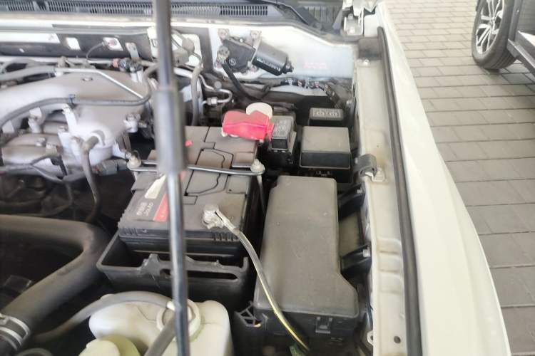 Used Mitsubishi Pajero 2016 3.0L Automatic Standard Version China IV Standard Engine Bay Left