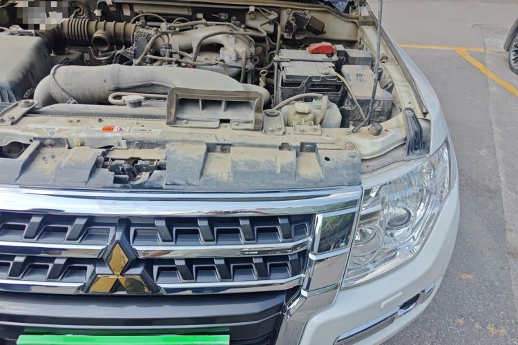 Used Mitsubishi Pajero 2016 3.0L Automatic Prestige Version China V Standard Engine Bay Left