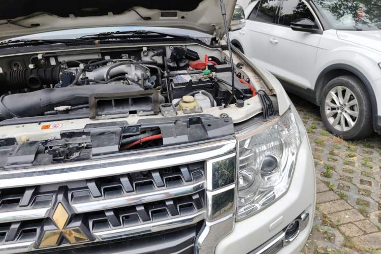Used Mitsubishi Pajero 2016 3.0L Automatic Prestige Version China V Standard Engine Bay Left