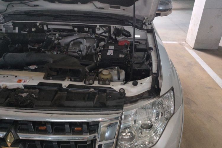 Used Mitsubishi Pajero 2016 3.0L Automatic Prestige Version China V Standard Engine Bay Left