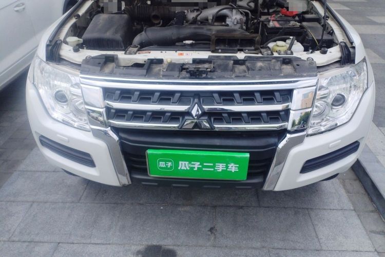 Used Mitsubishi Pajero 2016 3.0L Automatic Standard Version China V Standard Engine Bay
