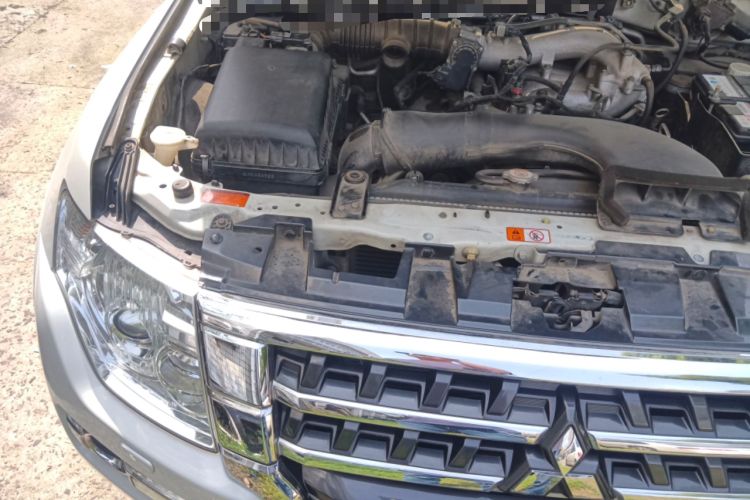 Used Mitsubishi Pajero 2016 3.0L Automatic Luxury Edition China IV Engine Bay Right