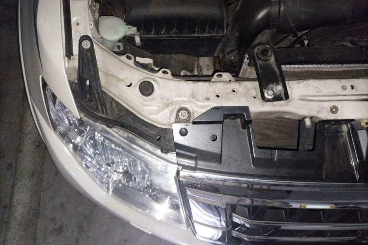 Used Mitsubishi Pajero 2016 3.0L Automatic Standard Version China V Standard Engine Bay Right