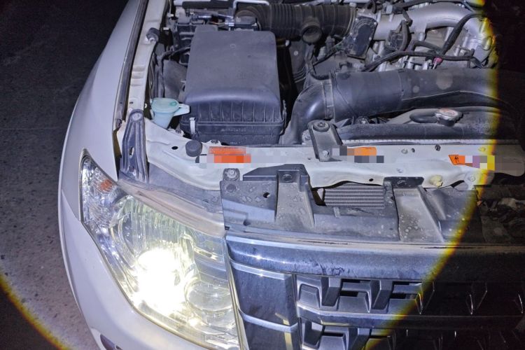 Used Mitsubishi Pajero 2016 3.0L Automatic Prestige Version China V Standard Engine Bay Right