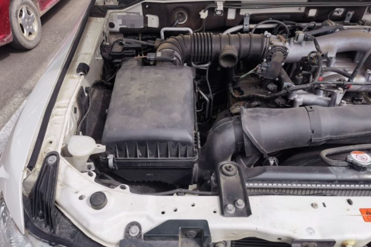 Used Mitsubishi Pajero 2016 3.0L Automatic Standard Version China V Standard Engine Bay Right