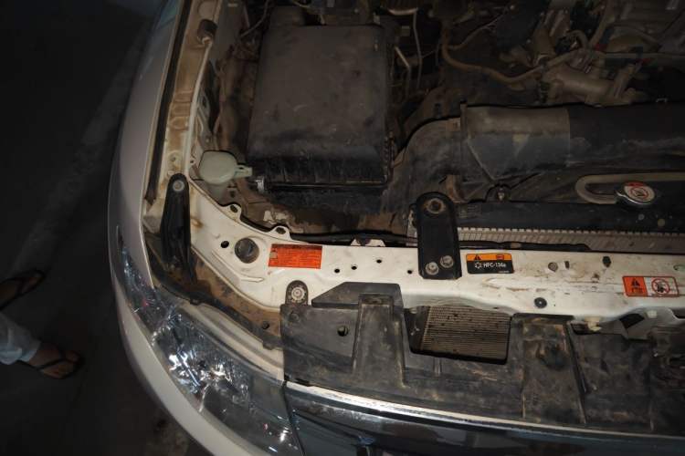 Used Mitsubishi Pajero 2016 3.0L Automatic Standard Version China V Standard Engine Bay Right