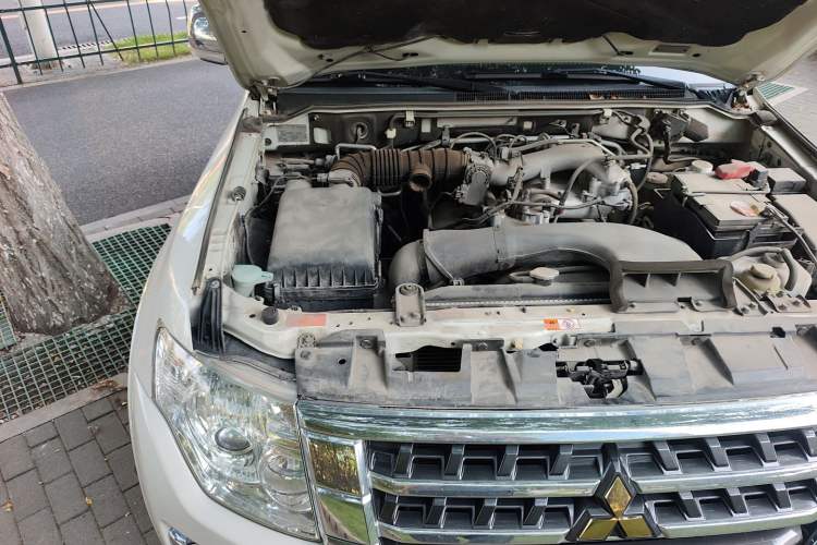 Used Mitsubishi Pajero 2016 3.0L Automatic Prestige Version China V Standard Engine Bay Right