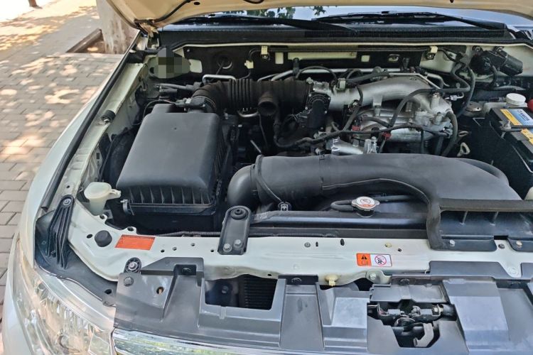 Used Mitsubishi Pajero 2016 3.0L Automatic Luxury Version China V Standard Engine Bay Right