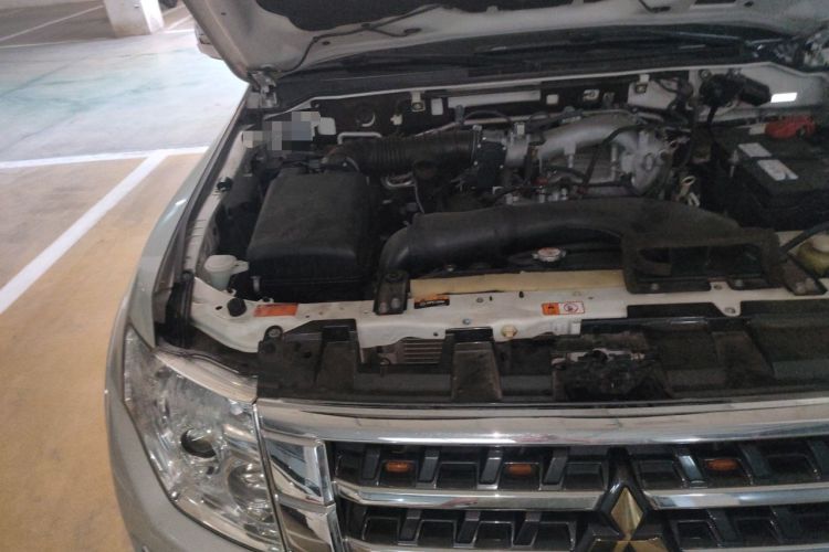 Used Mitsubishi Pajero 2016 3.0L Automatic Prestige Version China V Standard Engine Bay Right