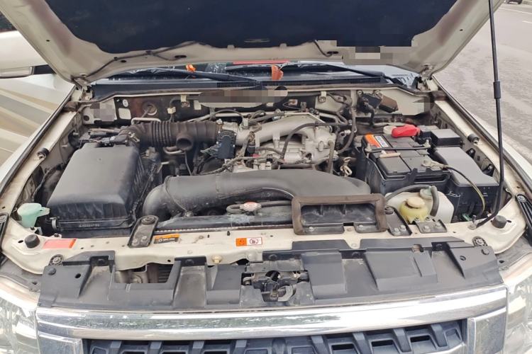 Used Mitsubishi Pajero 2016 3.0L Automatic Standard Version China V Standard Engine Bay