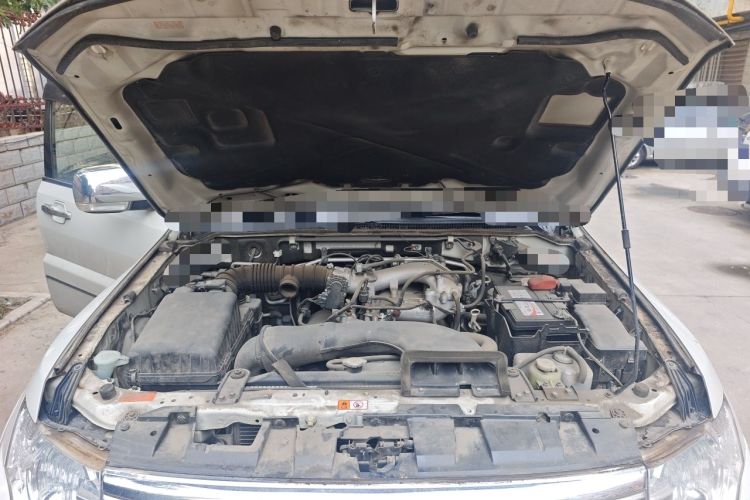 Used Mitsubishi Pajero 2016 3.0L Automatic Luxury Version China V Standard Engine Bay