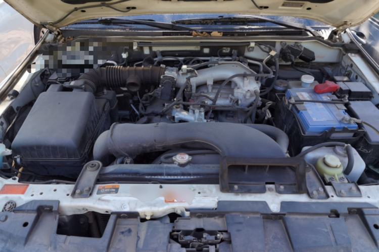Used Mitsubishi Pajero 2016 3.0L Automatic Standard Version China V Standard Engine Bay