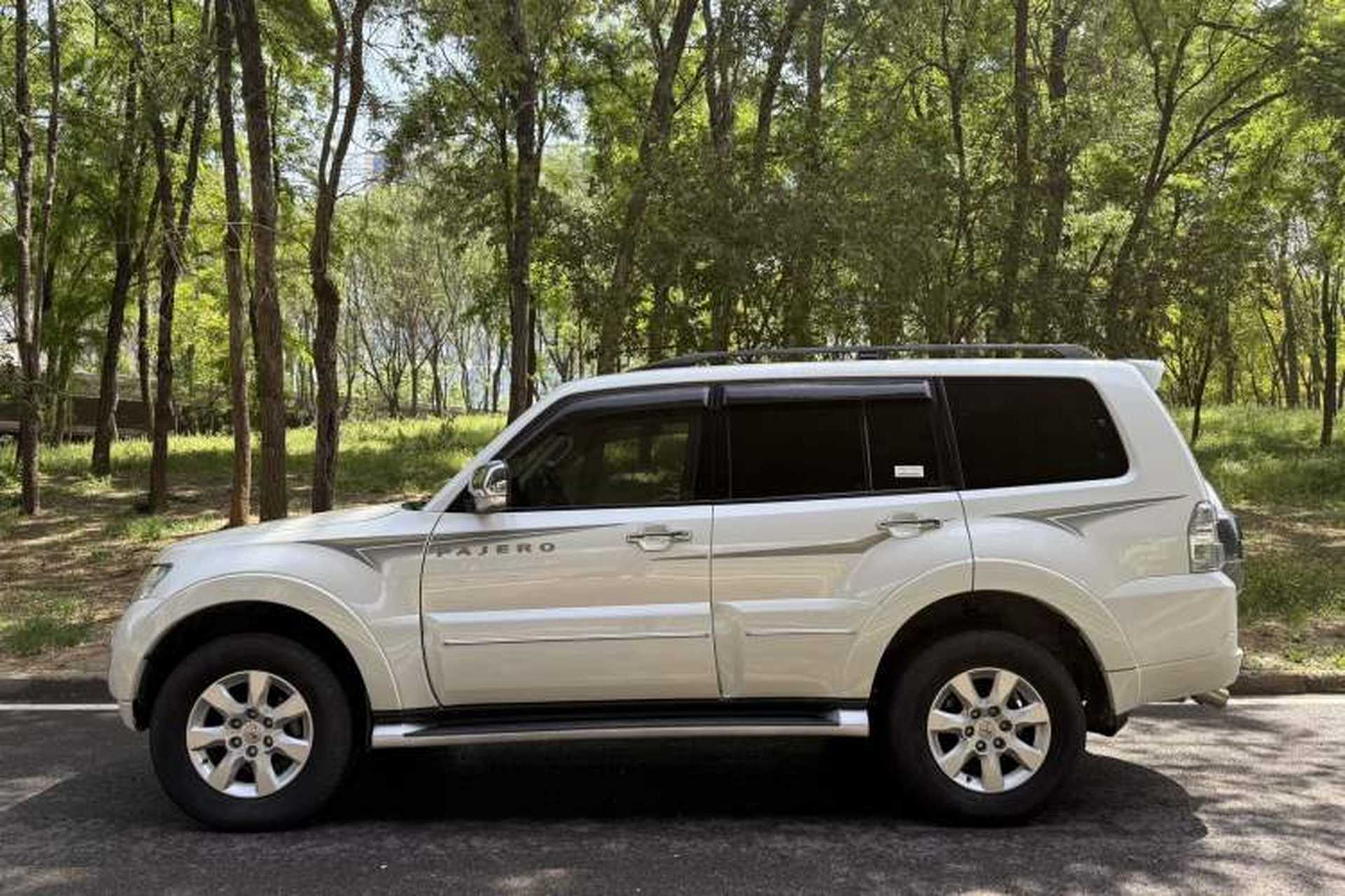 Used Mitsubishi Pajero 2016 3.0L Automatic Prestige Version China V Standard Exterior 1