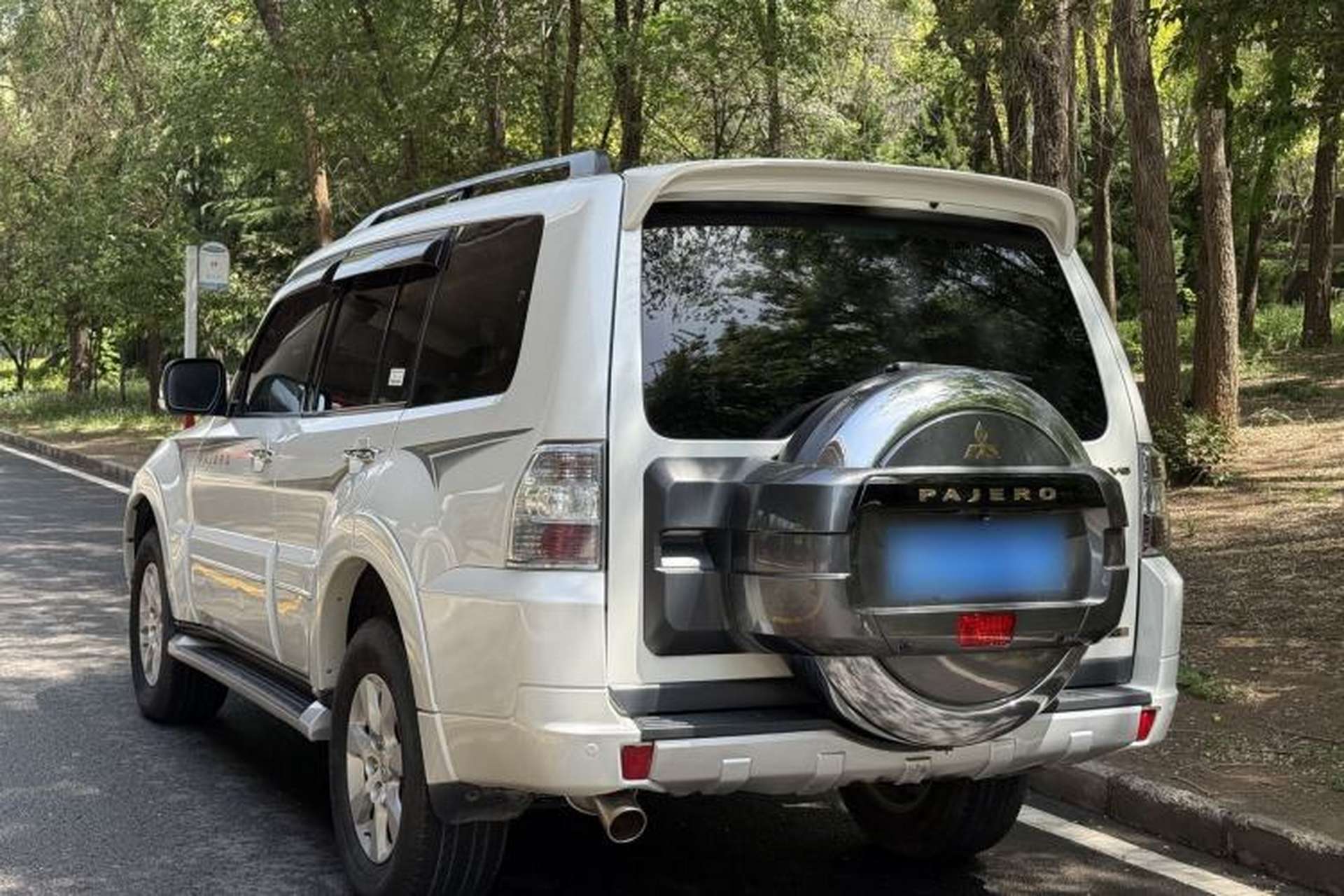 Used Mitsubishi Pajero 2016 3.0L Automatic Prestige Version China V Standard Exterior 3