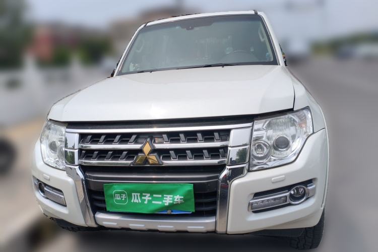 Used Mitsubishi Pajero 2016 3.0L Automatic Prestige Version China V Standard Front