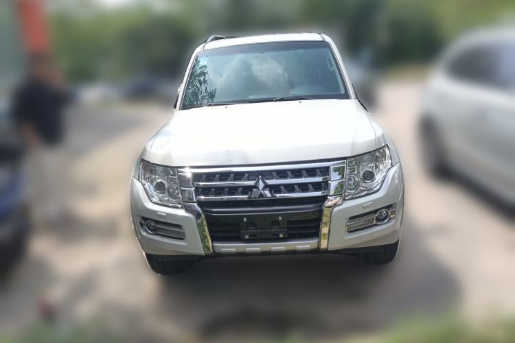 Used Mitsubishi Pajero 2016 3.0L Automatic Luxury Edition China IV Front