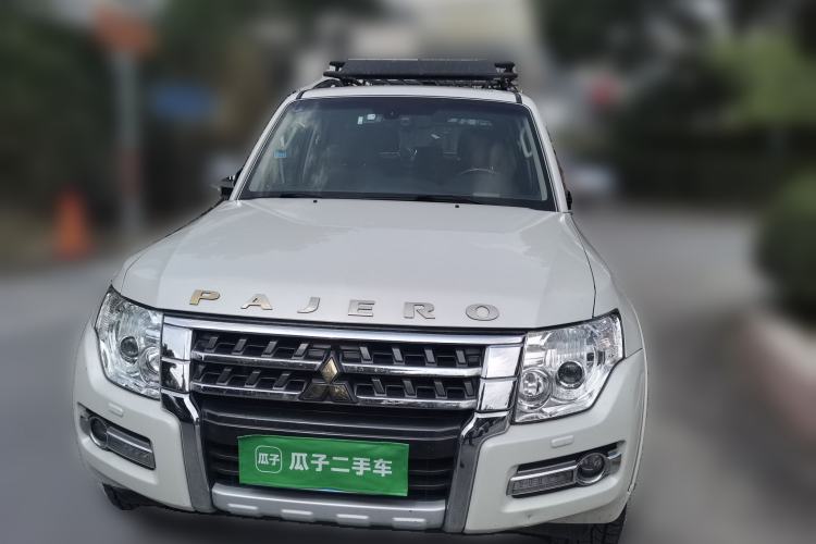 Used Mitsubishi Pajero 2016 3.0L Automatic Prestige Version China V Standard Front