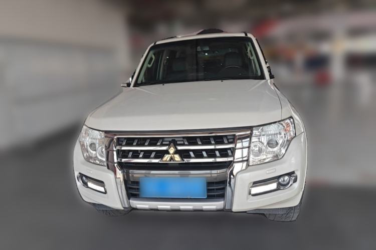 Used Mitsubishi Pajero 2016 3.0L Automatic Prestige Version China V Standard Front
