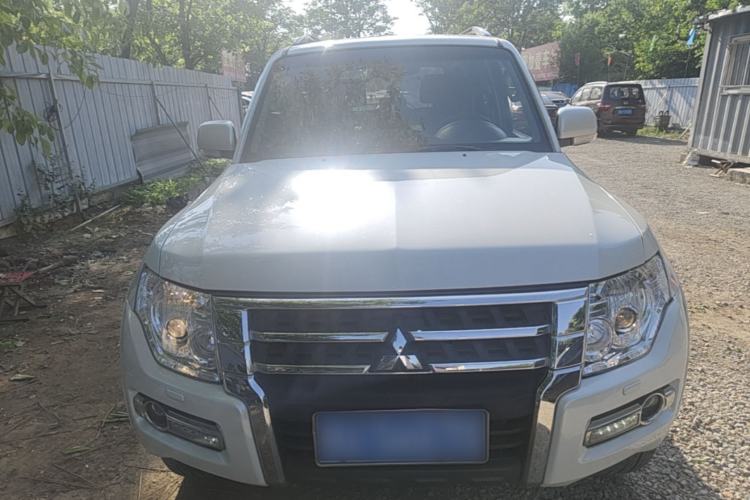 Used Mitsubishi Pajero 2016 3.0L Automatic Standard Version China V Standard Front