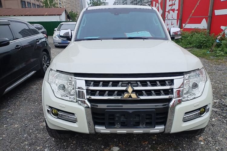 Used Mitsubishi Pajero 2016 3.0L Automatic Prestige Version China V Standard Front