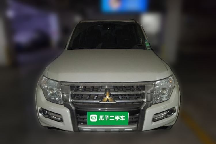 Used Mitsubishi Pajero 2016 3.0L Automatic Prestige Version China V Standard Front