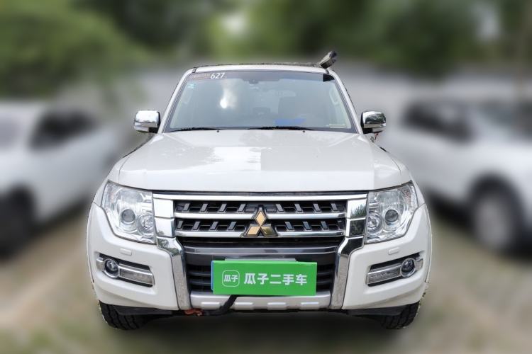 Used Mitsubishi Pajero 2016 3.0L Automatic Prestige Version China V Standard Front