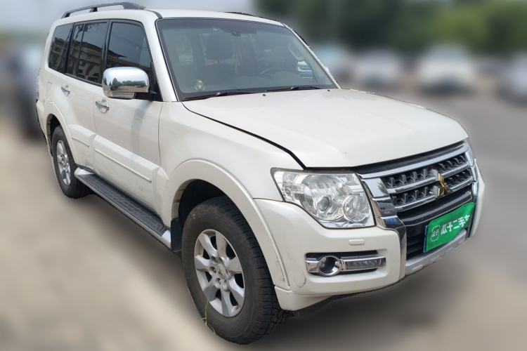 Used Mitsubishi Pajero 2016 3.0L Automatic Prestige Version China V Standard Front Right 45 Deg