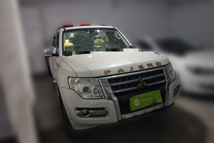 Used Mitsubishi Pajero 2016 3.0L Automatic Prestige Version China V Standard Front Right 45 Deg