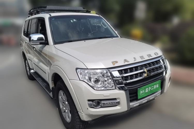 Used Mitsubishi Pajero 2016 3.0L Automatic Prestige Version China V Standard Front Right 45 Deg