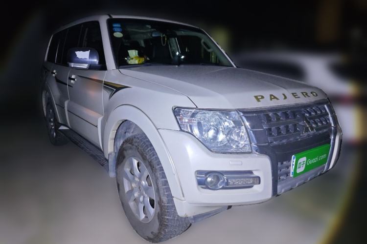 Used Mitsubishi Pajero 2016 3.0L Automatic Prestige Version China V Standard Front Right 45 Deg
