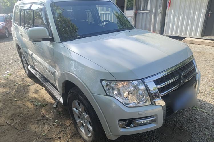 Used Mitsubishi Pajero 2016 3.0L Automatic Standard Version China V Standard Front Right 45 Deg