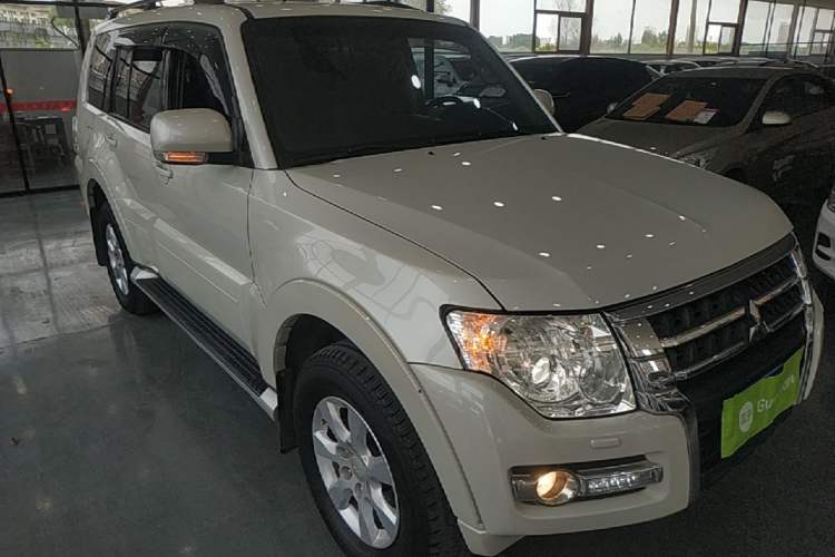 Used Mitsubishi Pajero 2016 3.0L Automatic Standard Version China V Standard Front Right 45 Deg