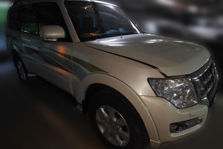 Used Mitsubishi Pajero 2016 3.0L Automatic Standard Version China V Standard Front Right 45 Deg