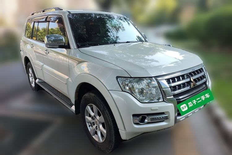 Used Mitsubishi Pajero 2016 3.0L Automatic Prestige Version China V Standard Front Right 45 Deg