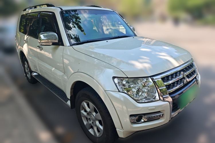 Used Mitsubishi Pajero 2016 3.0L Automatic Luxury Version China V Standard Front Right 45 Deg