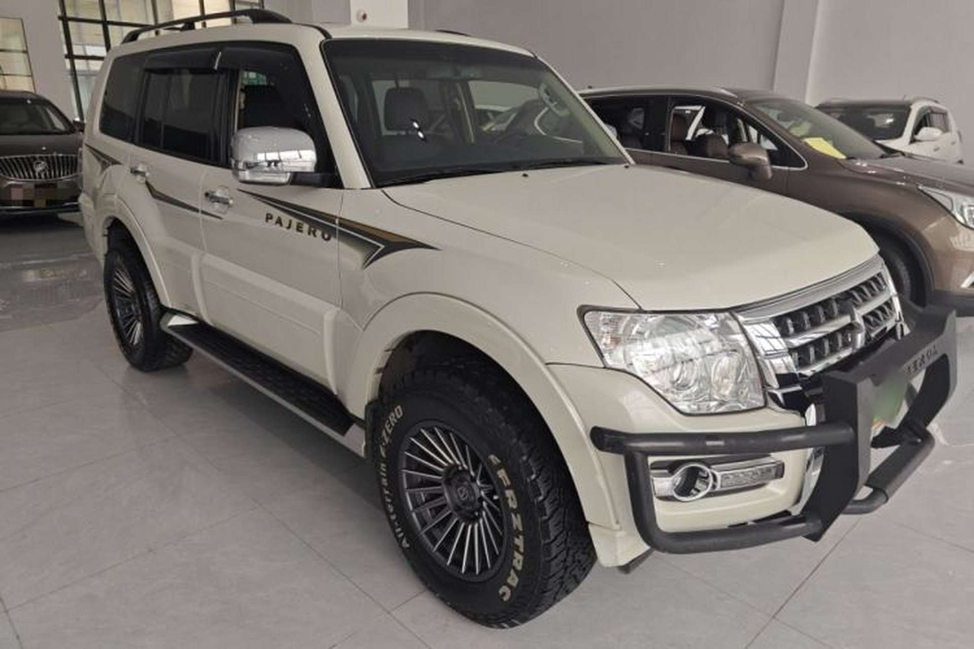 Used Mitsubishi Pajero 2016 3.0L Automatic Luxury Version China V Standard Front Right 45 Deg
