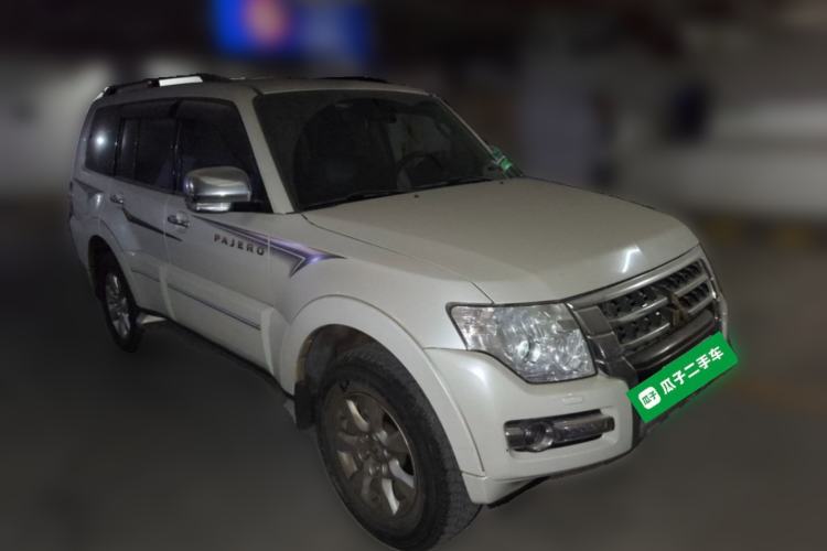 Used Mitsubishi Pajero 2016 3.0L Automatic Prestige Version China V Standard Front Right 45 Deg